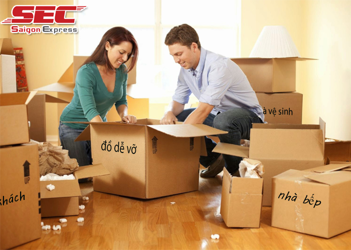 Đóng gói đồ đạc khi chuyển nhà